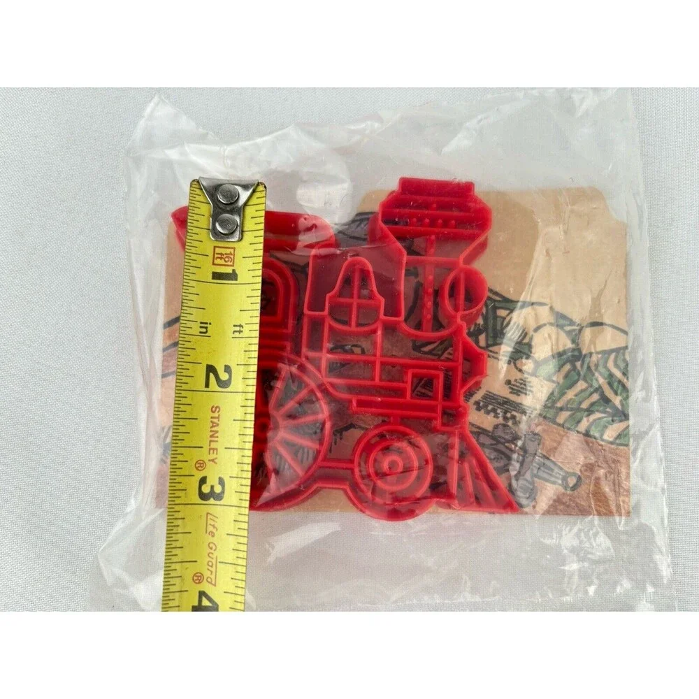 Hallmark Keepsake Ornament‎ Collectors Club Train Sugar Cookie Cutter and Recipe